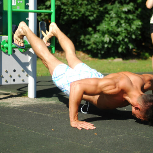 Buiten fitnesstoestel Ladder 6 Dit duurzame fitnesstoestel is bestand tegen alle weersomstandigheden en ideaal voor parken, scholen, sportvelden en recreatiegebieden.